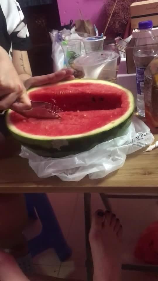 吃瓜宿舍博主,博主带你领略宿舍生活的酸甜苦辣